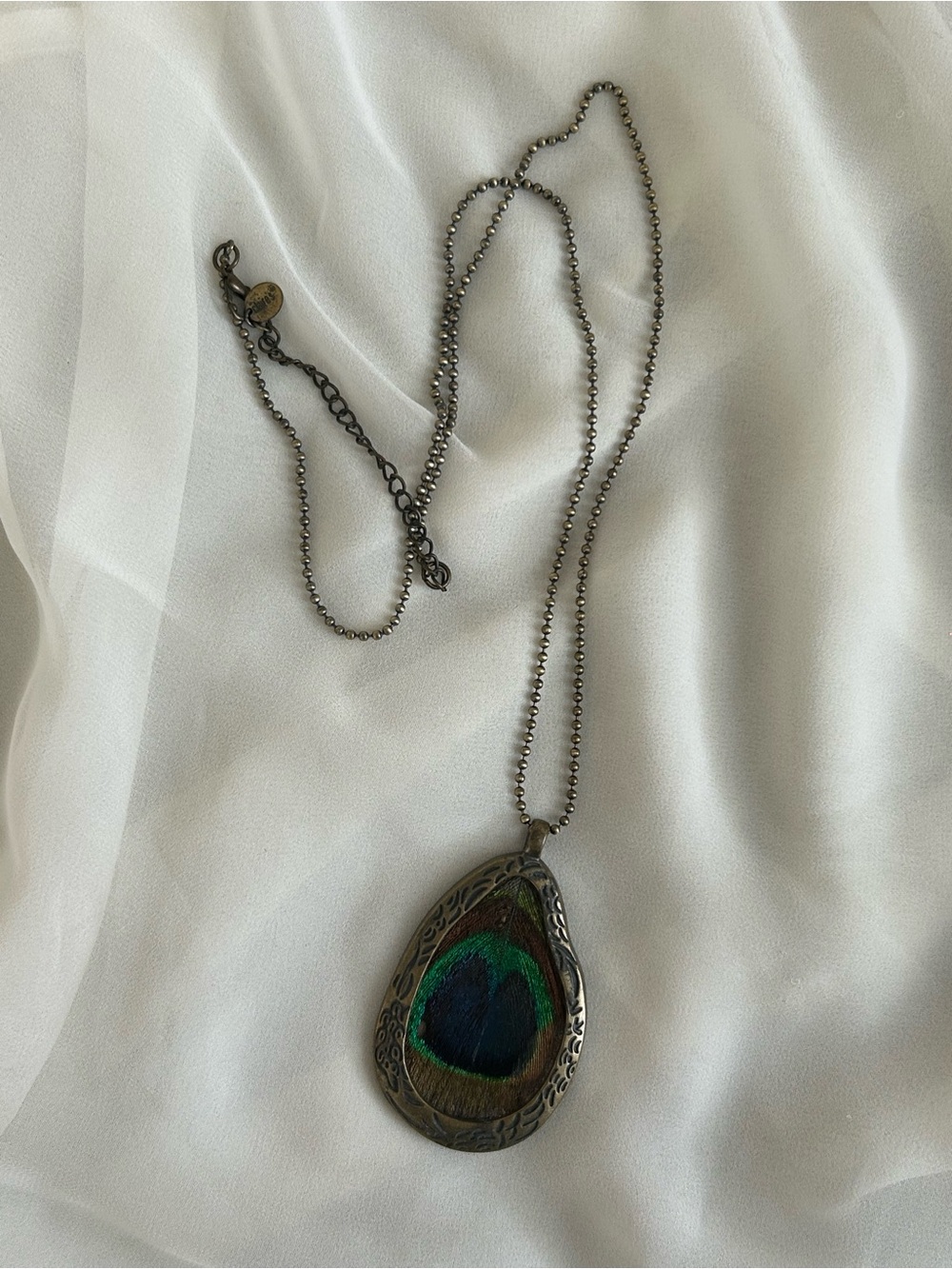 Vintage Peacock Feather Pendant Necklace – Ornate Teardrop Design